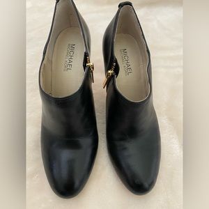 MICHAEL KORS Black Ankle boots,  Size 7.5